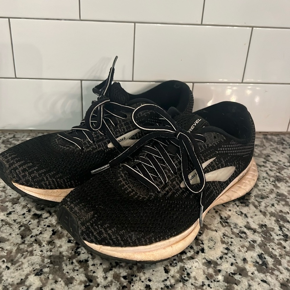 Women’s Brooks size 7
